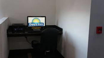 Days By Wyndham West Hotel El Paso