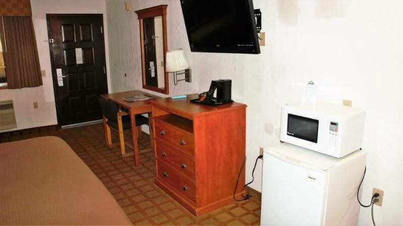 Days By Wyndham West 2*