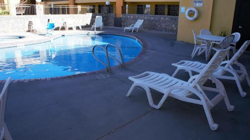 Days By Wyndham West Hotel